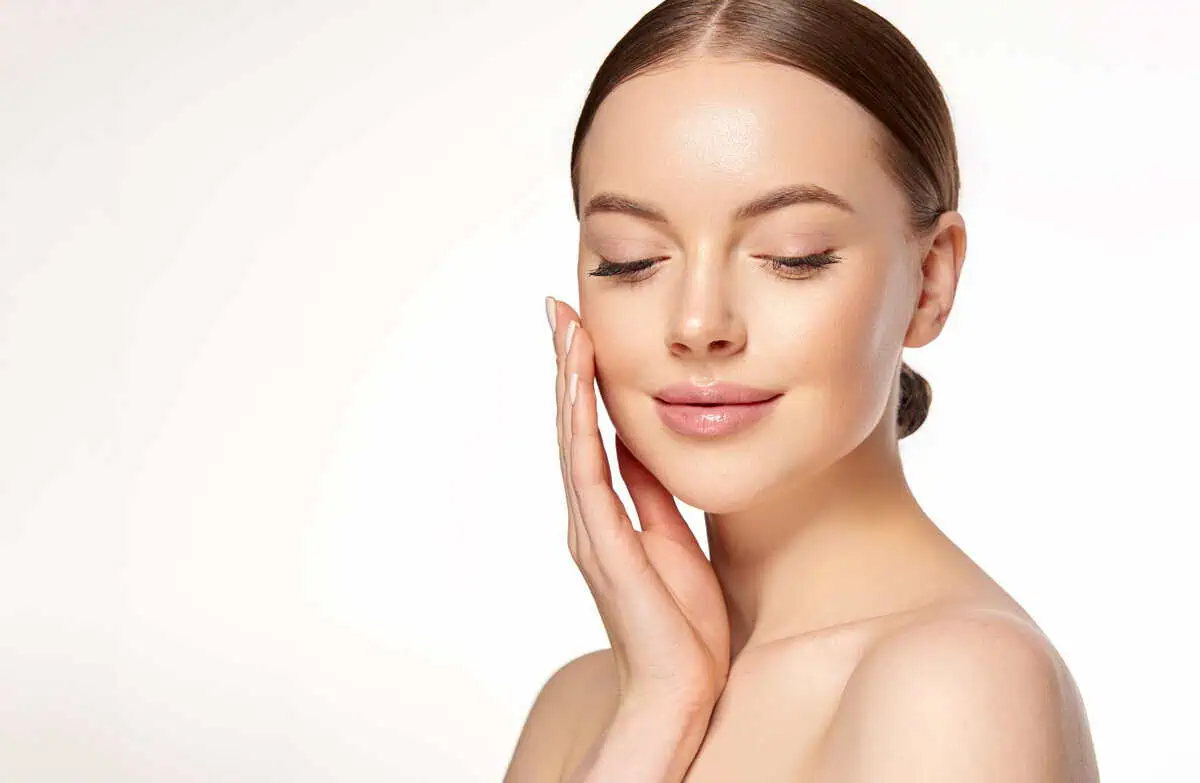 A woman is receiving Dermal Fillers in Cleveland, OH at Euro Look MedSpa